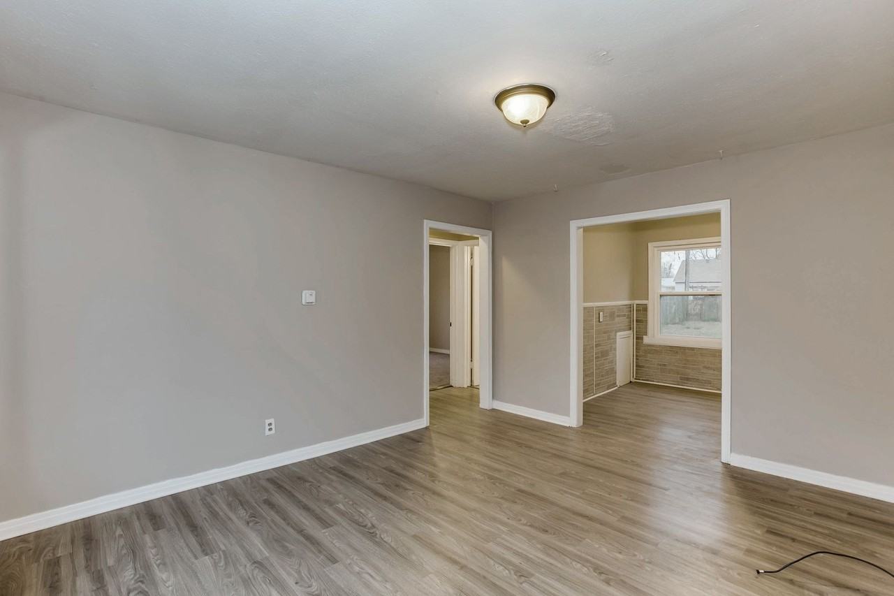 331 N Saint Paul St - Photo 3 of 12