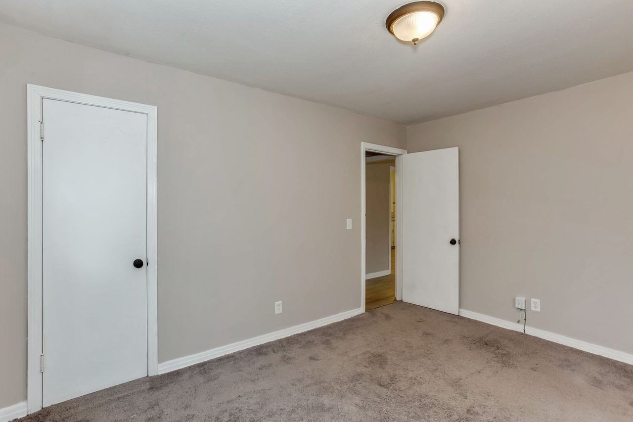 331 N Saint Paul St - Photo 4 of 12