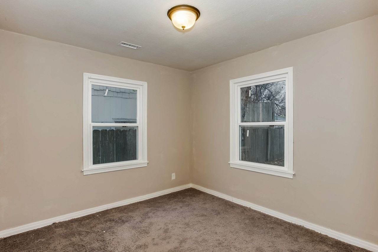 331 N Saint Paul St - Photo 6 of 12
