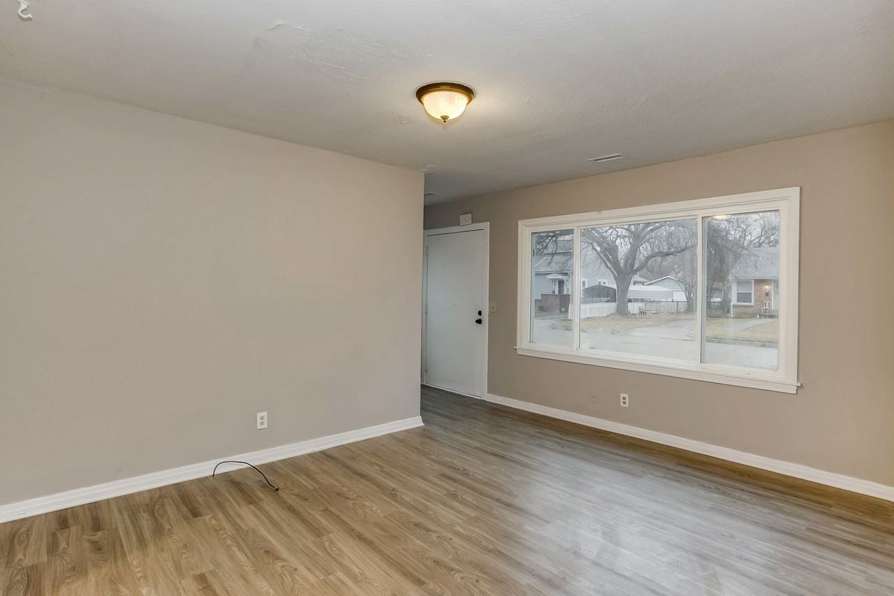 331 N Saint Paul St - Photo 7 of 12