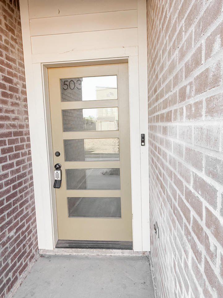 503 Highland Park Ln - Photo 2 of 17