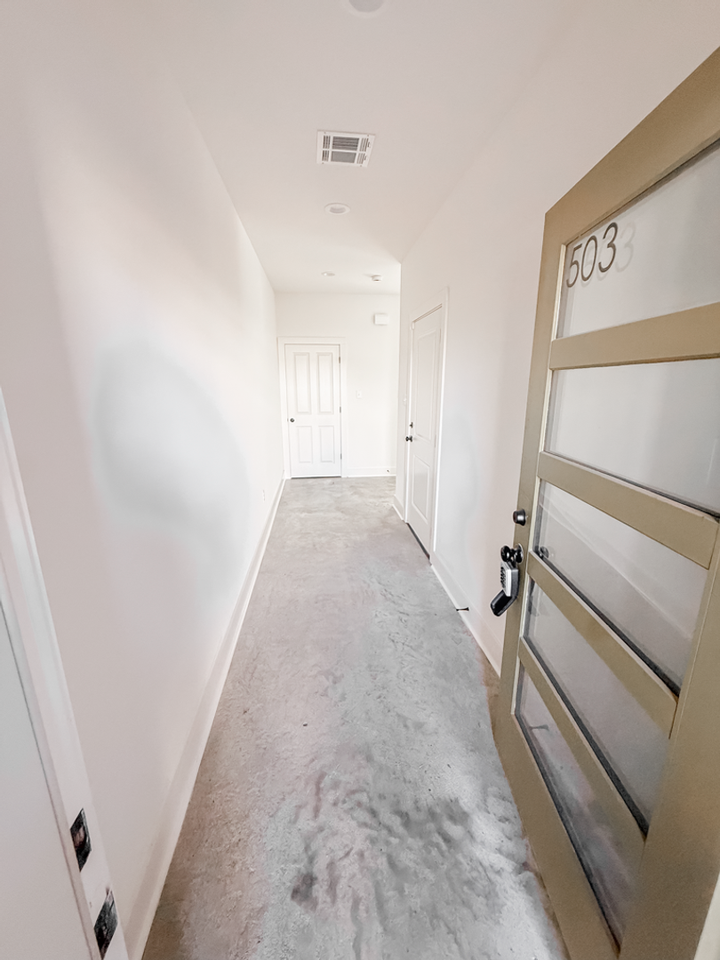 503 Highland Park Ln - Photo 3 of 17