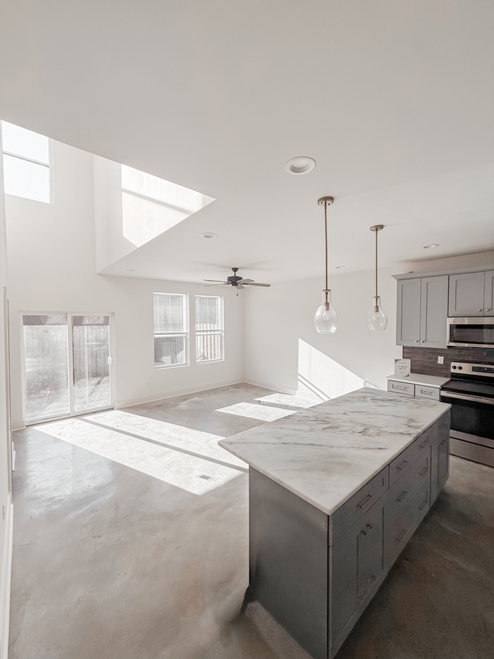 503 Highland Park Ln - Photo 4 of 17