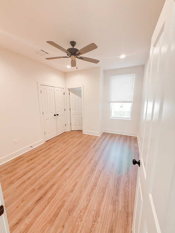 503 Highland Park Ln - Photo 6 of 17