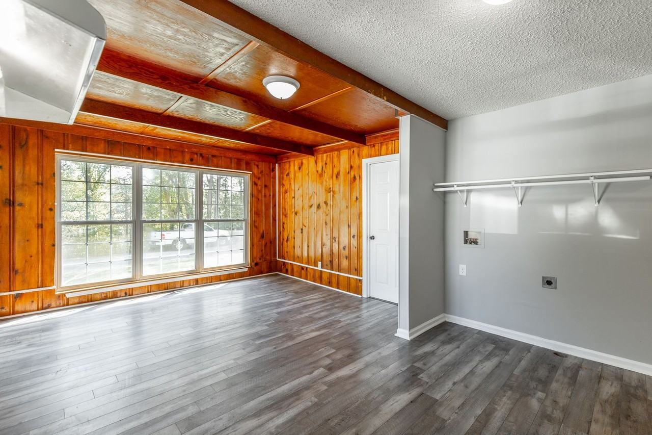 11215 Dayton Pike - Photo 2 of 17