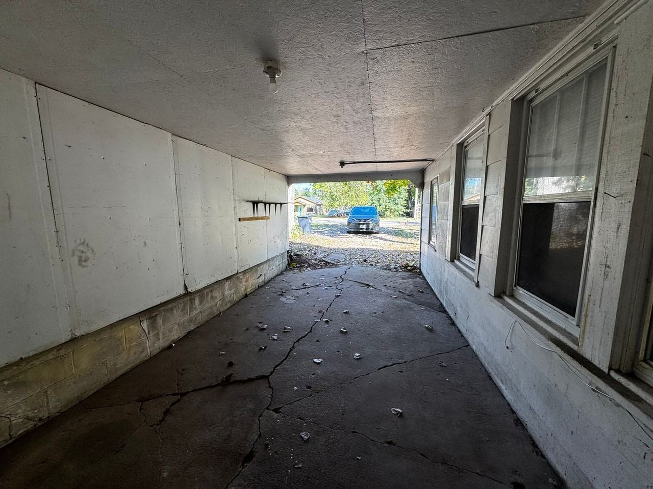 1410 W Worley St - Photo 3 of 26