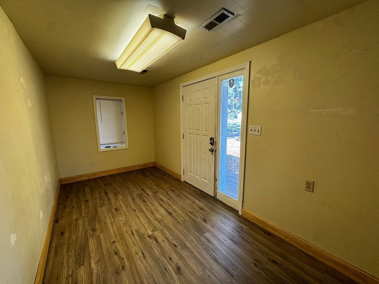 1410 W Worley St - Photo 4 of 26