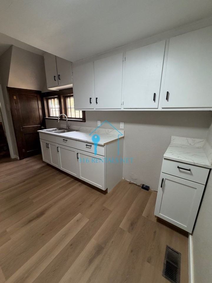 824 W 2nd Ave - Photo 2 of 20