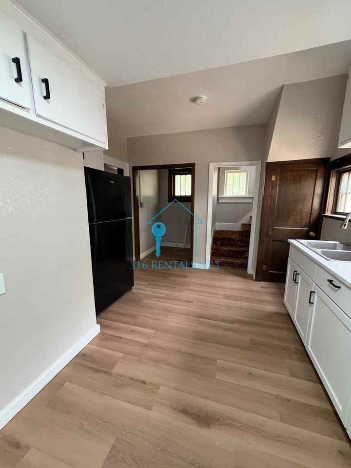 824 W 2nd Ave - Photo 3 of 20