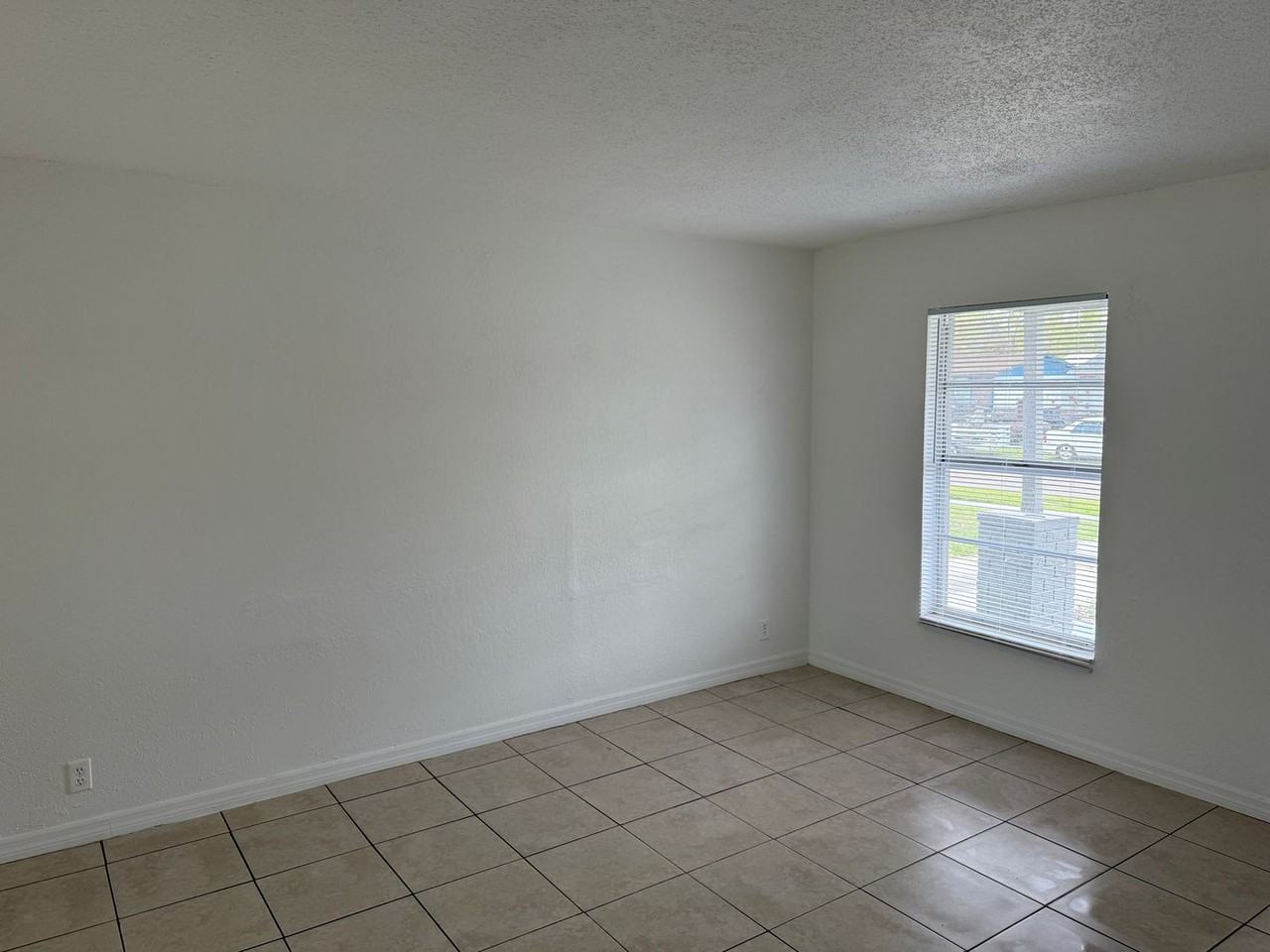 3214 Darlington Dr - Photo 2 of 5