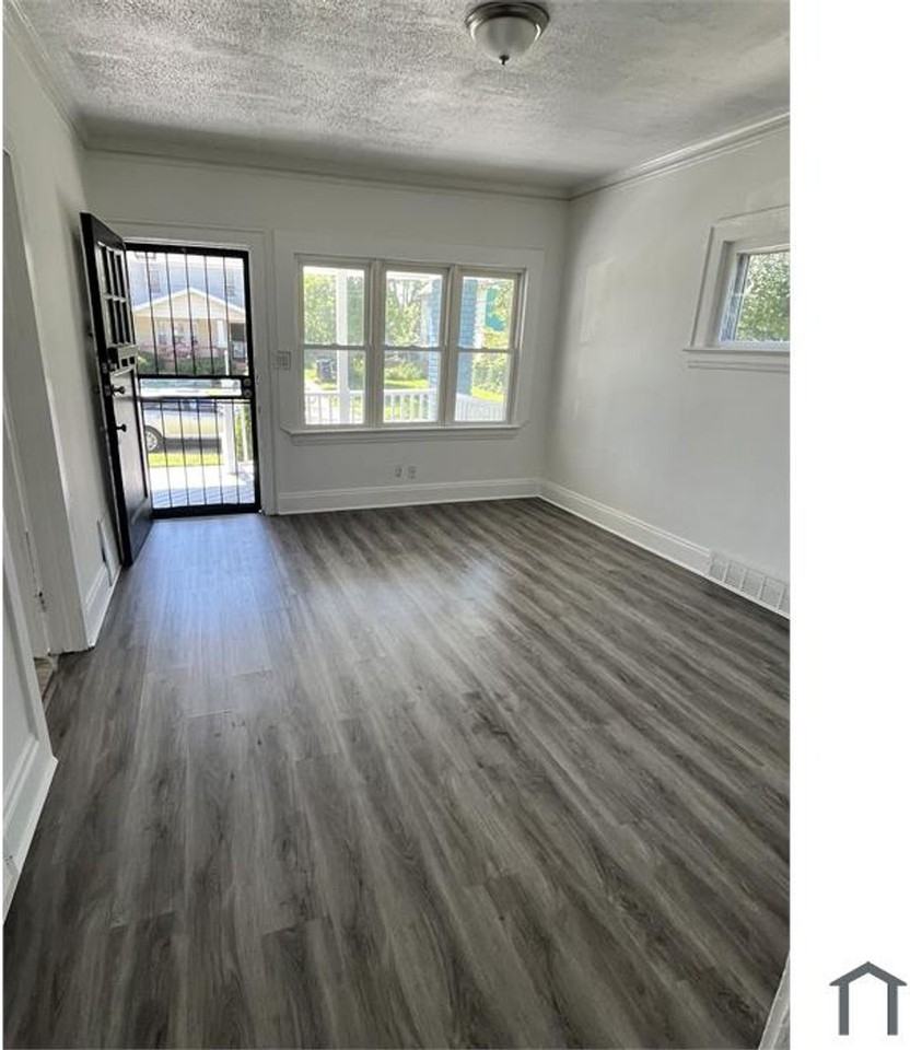 13105 Lorenzo Ave - Photo 2 of 5