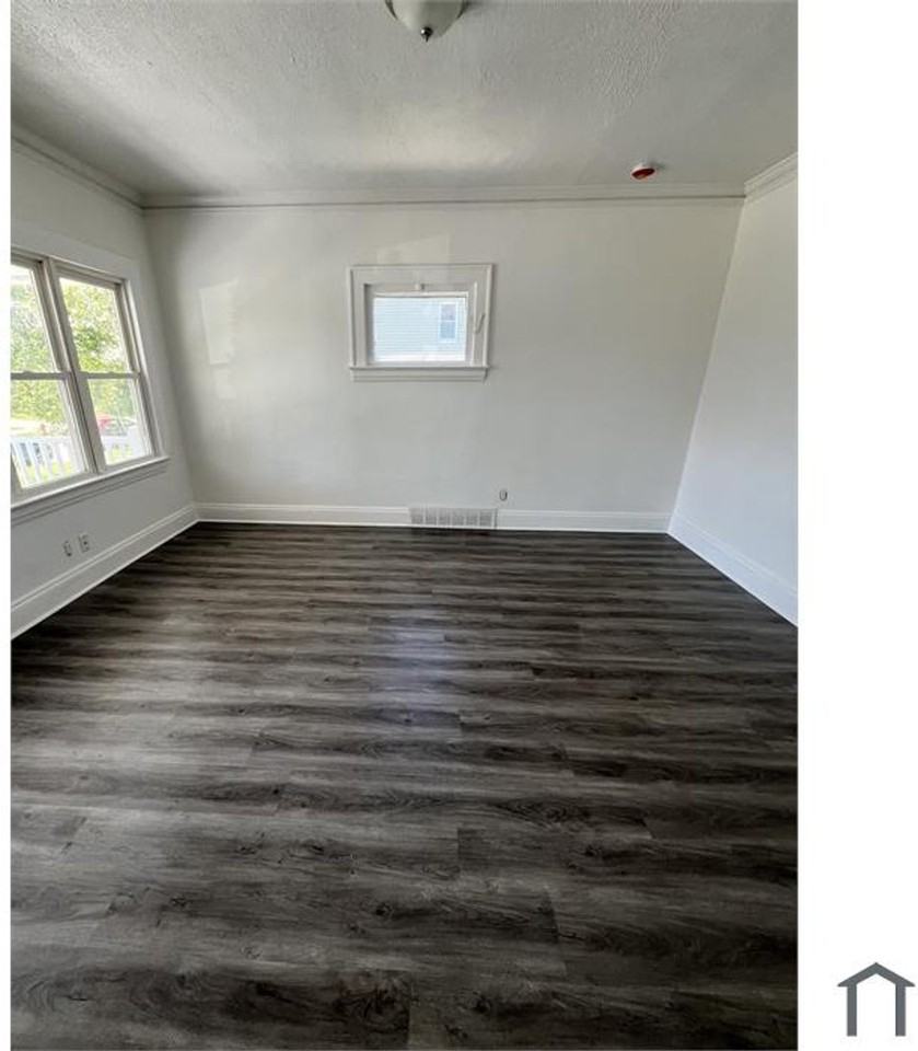 13105 Lorenzo Ave - Photo 3 of 5