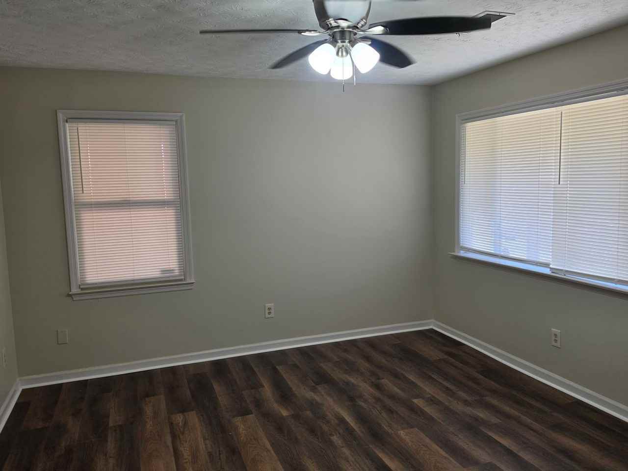 4908 Gardiner Dr - Photo 4 of 11