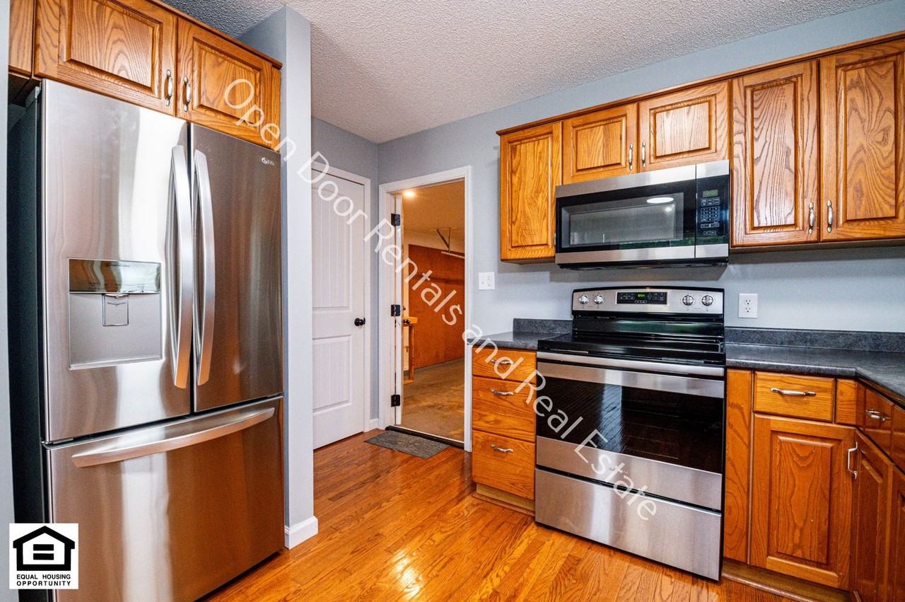 5021 Clovedale Dr - Photo 2 of 28