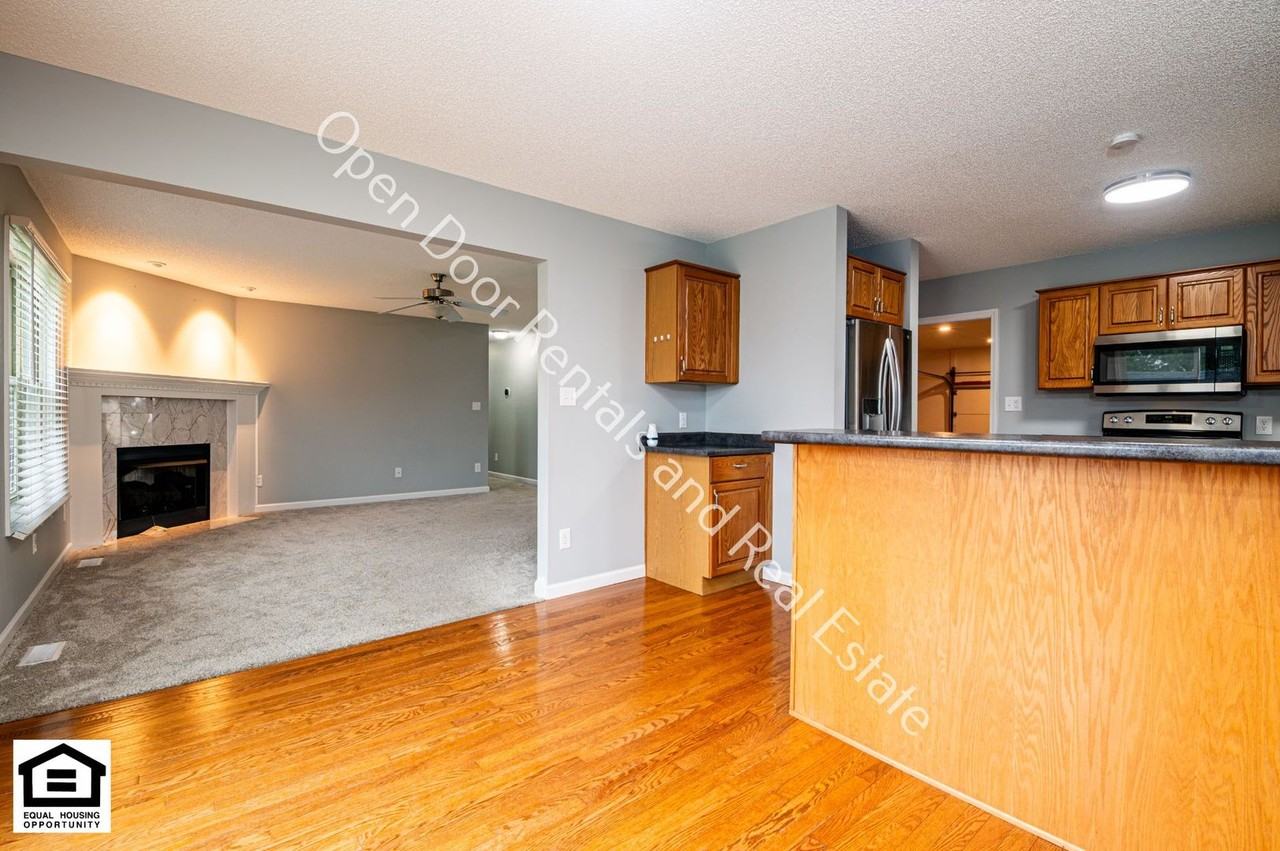 5021 Clovedale Dr - Photo 3 of 28