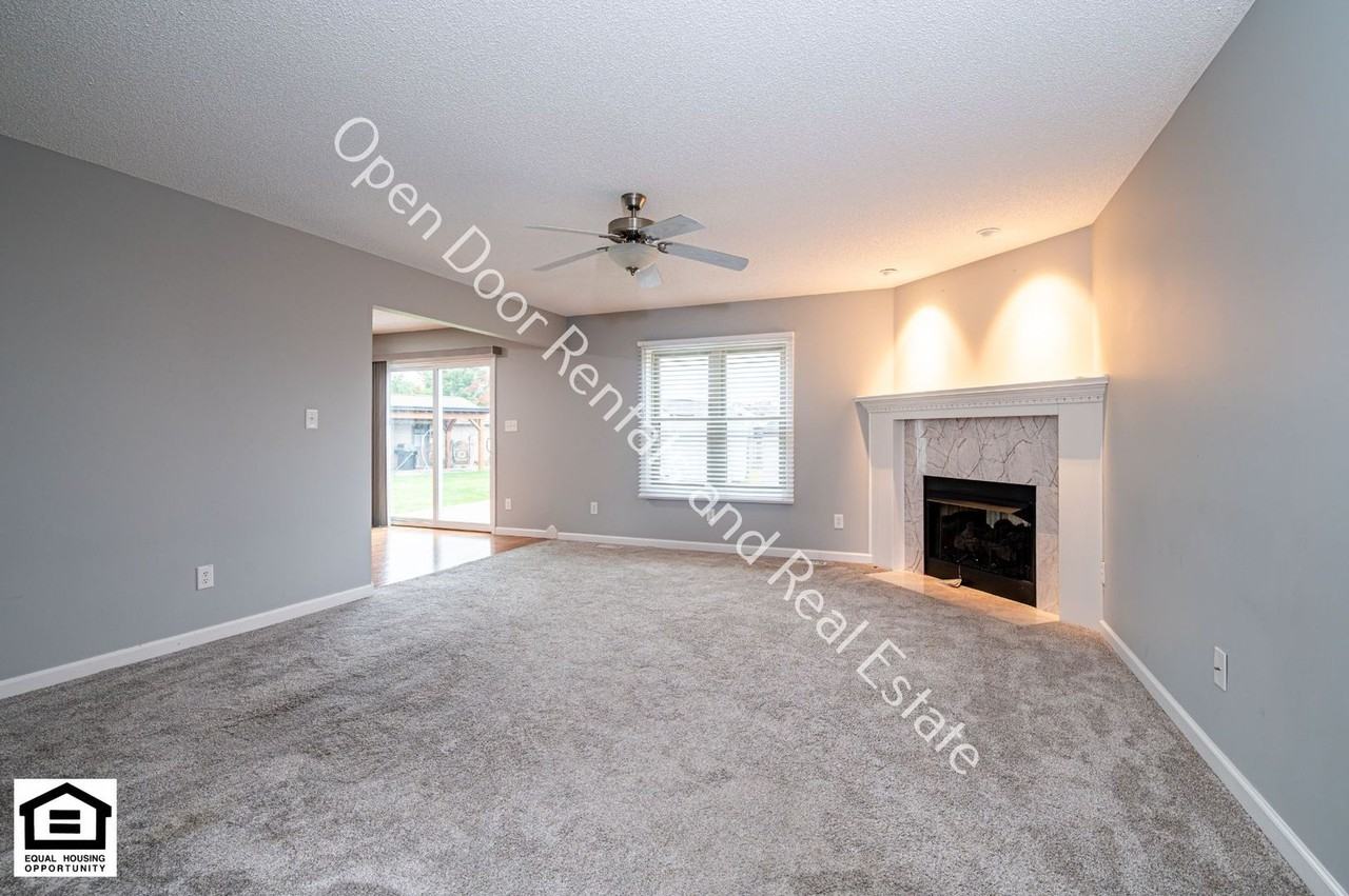 5021 Clovedale Dr - Photo 5 of 28