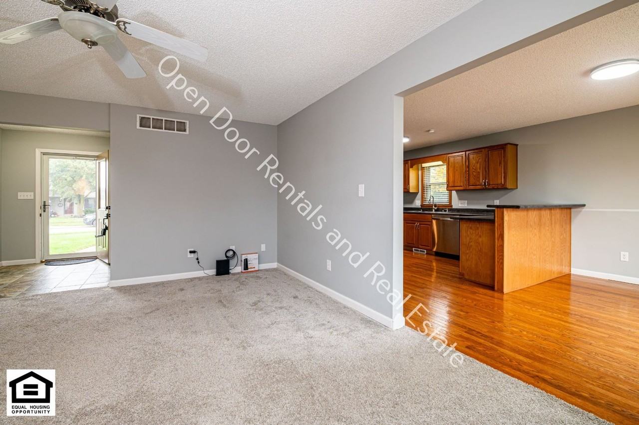5021 Clovedale Dr - Photo 6 of 28