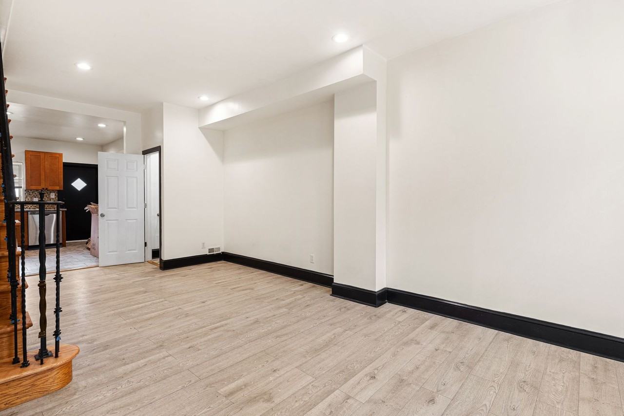 3044 Almond St - Photo 2 of 15