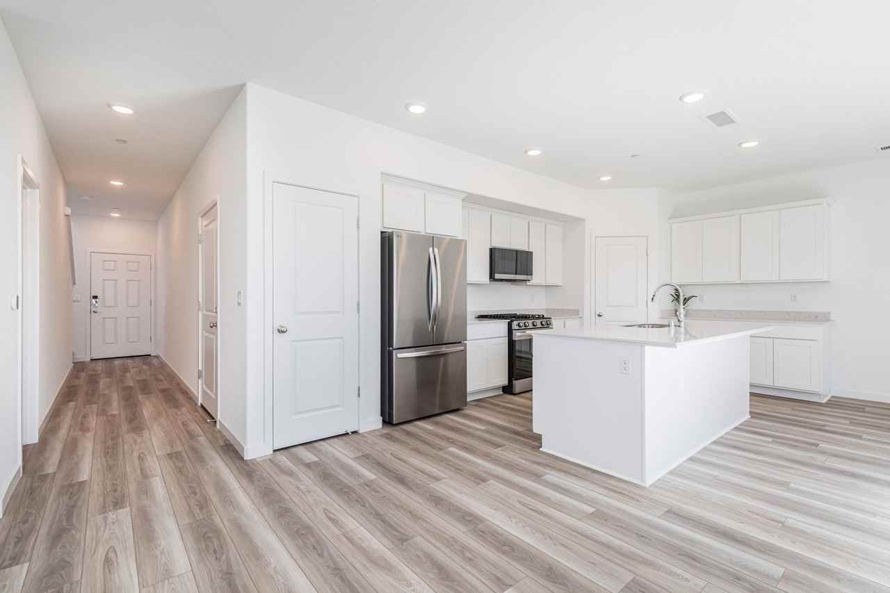 6337 W Austin Way - Photo 4 of 31