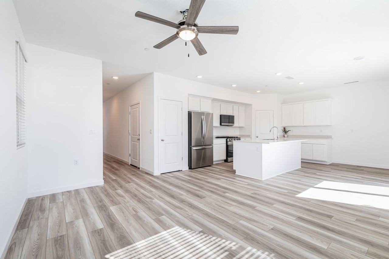 6337 W Austin Way - Photo 6 of 31