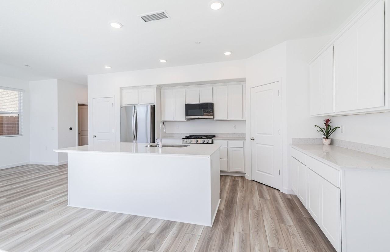 6337 W Austin Way - Photo 7 of 31