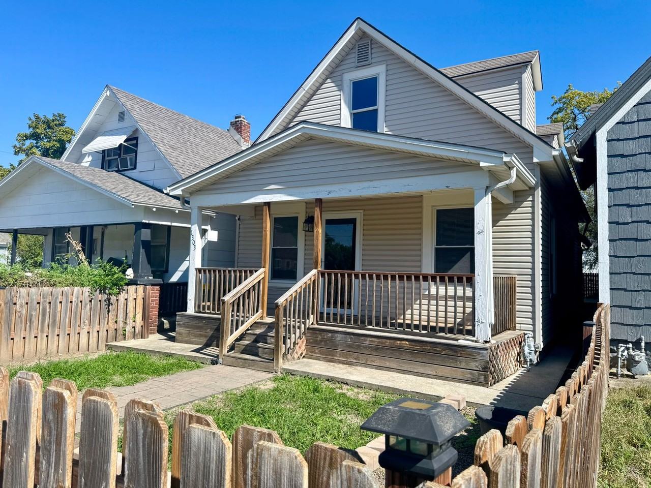 1303 S 36th St - Photo 2 of 24
