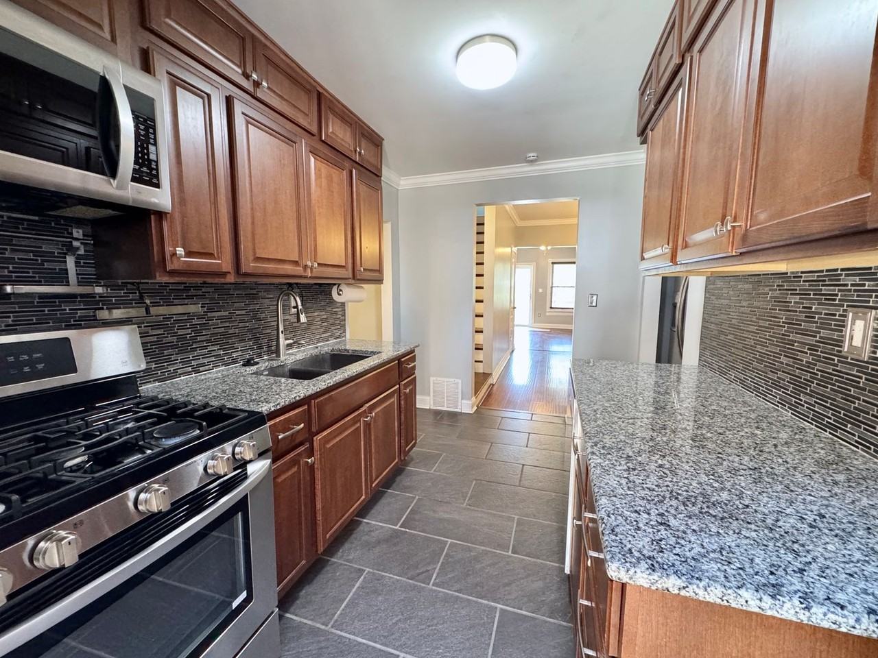 1303 S 36th St - Photo 7 of 24