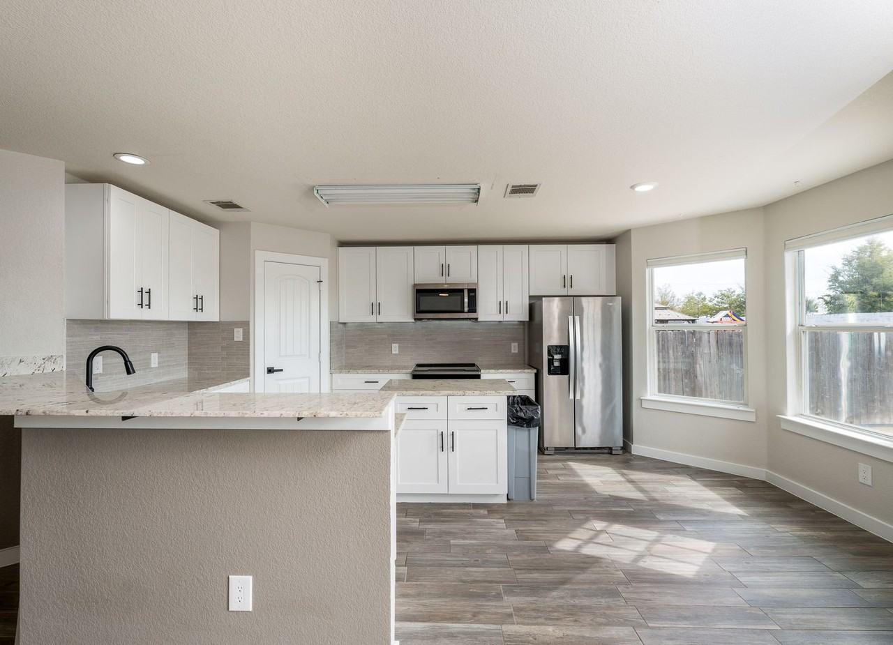 105 Sylvan St - Photo 7 of 18