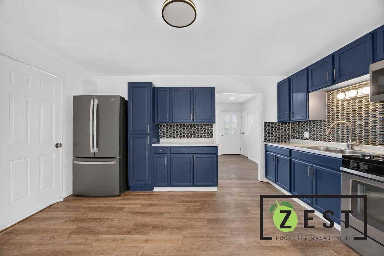 256 N Walnut St - Photo 2 of 20