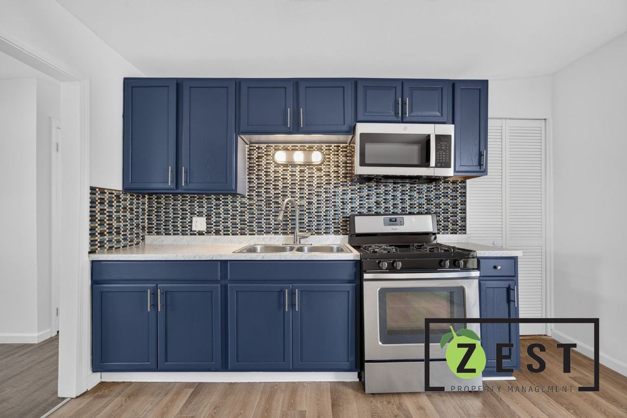 256 N Walnut St - Photo 3 of 20