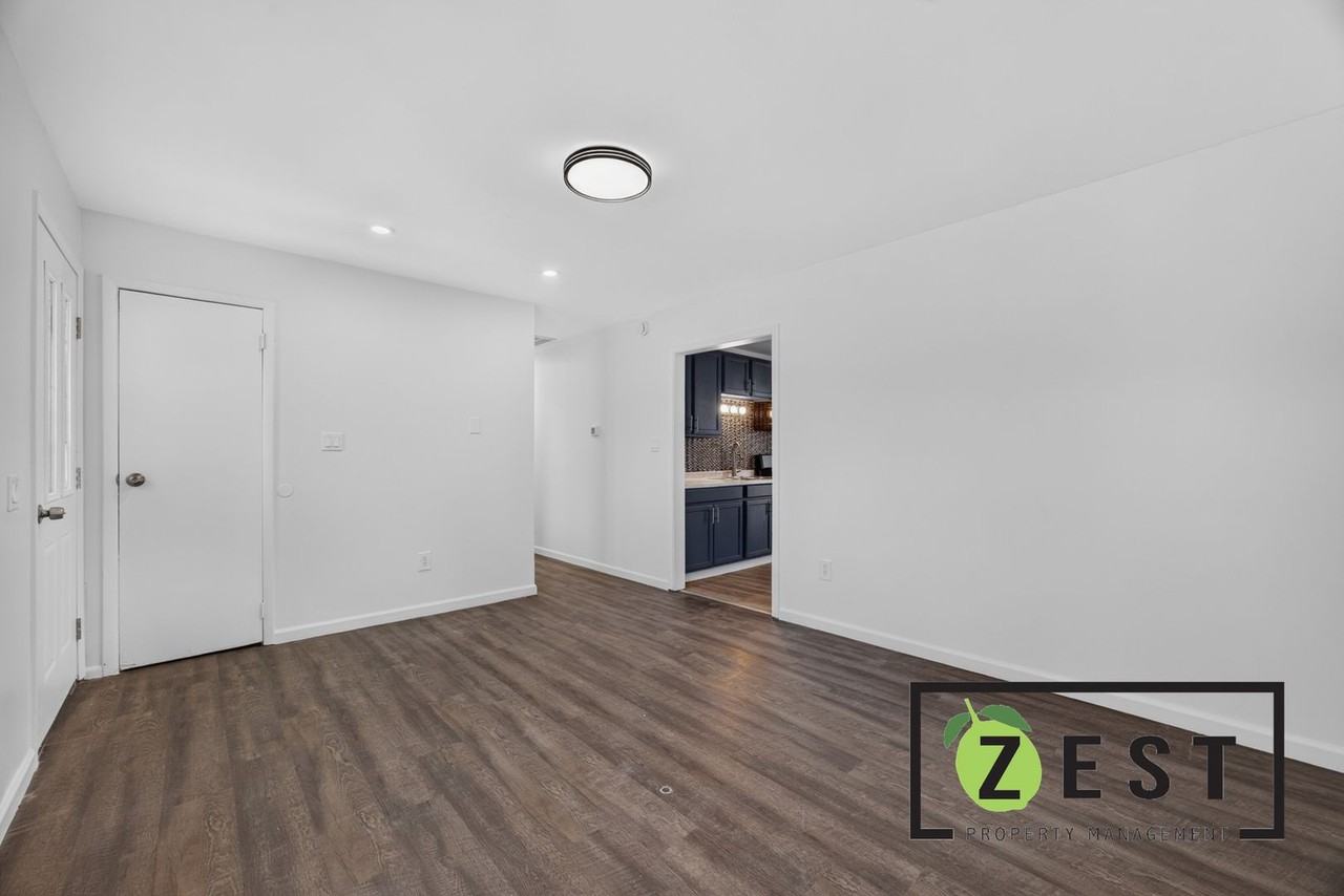 256 N Walnut St - Photo 4 of 20