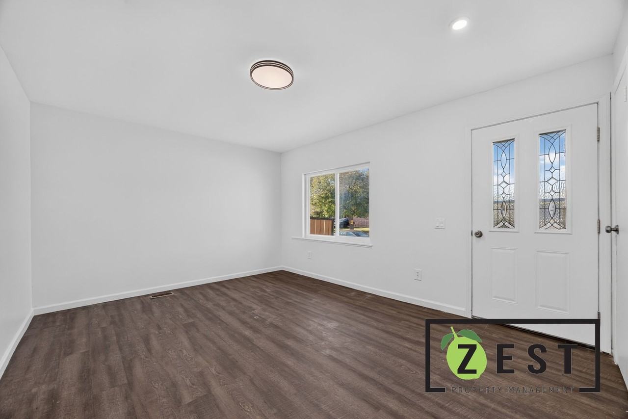 256 N Walnut St - Photo 5 of 20