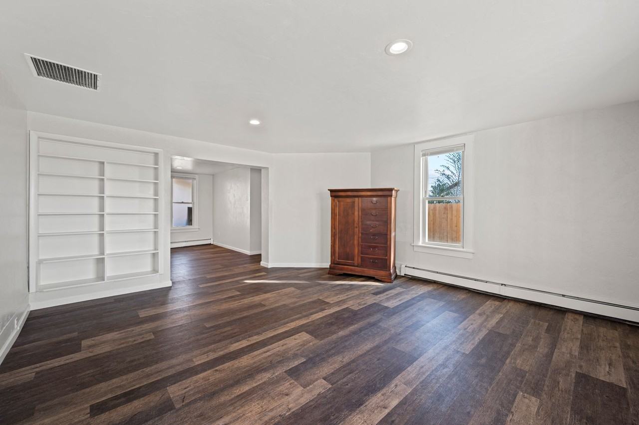 2336 Elm Ave - Photo 4 of 48