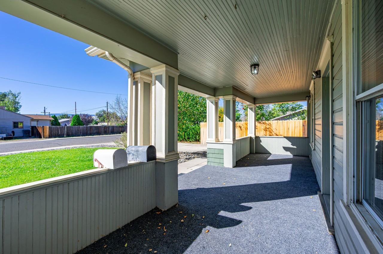 2336 Elm Ave - Photo 7 of 48