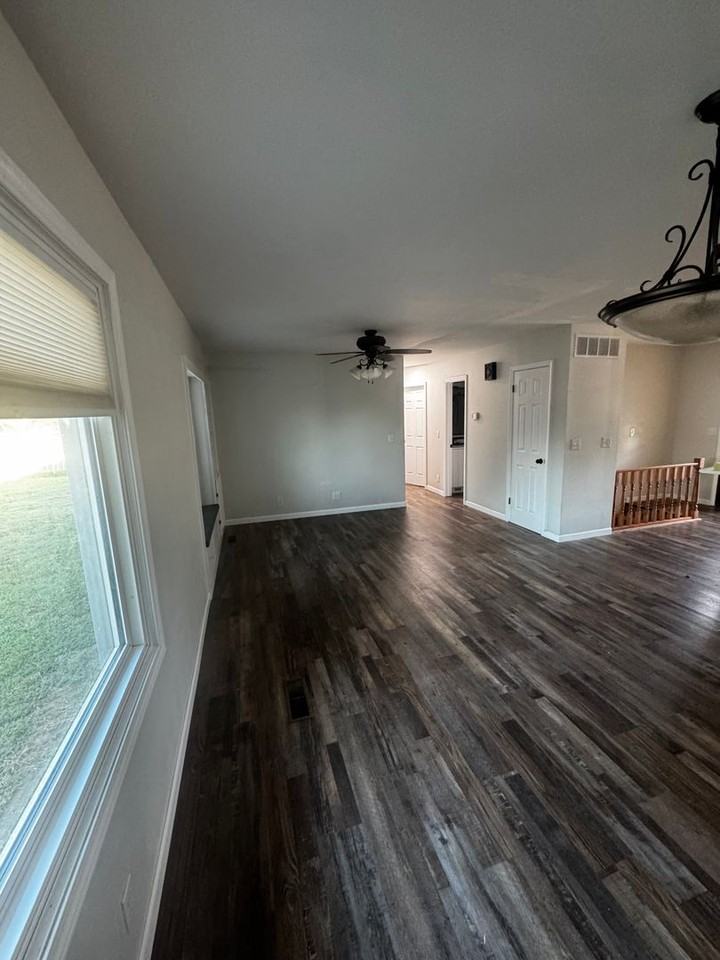 146 N Tarabury Ln - Photo 4 of 32