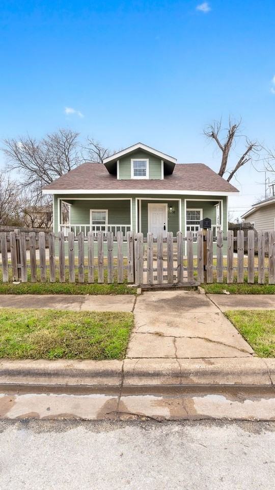 1032 E Tucker St - Photo 2 of 30