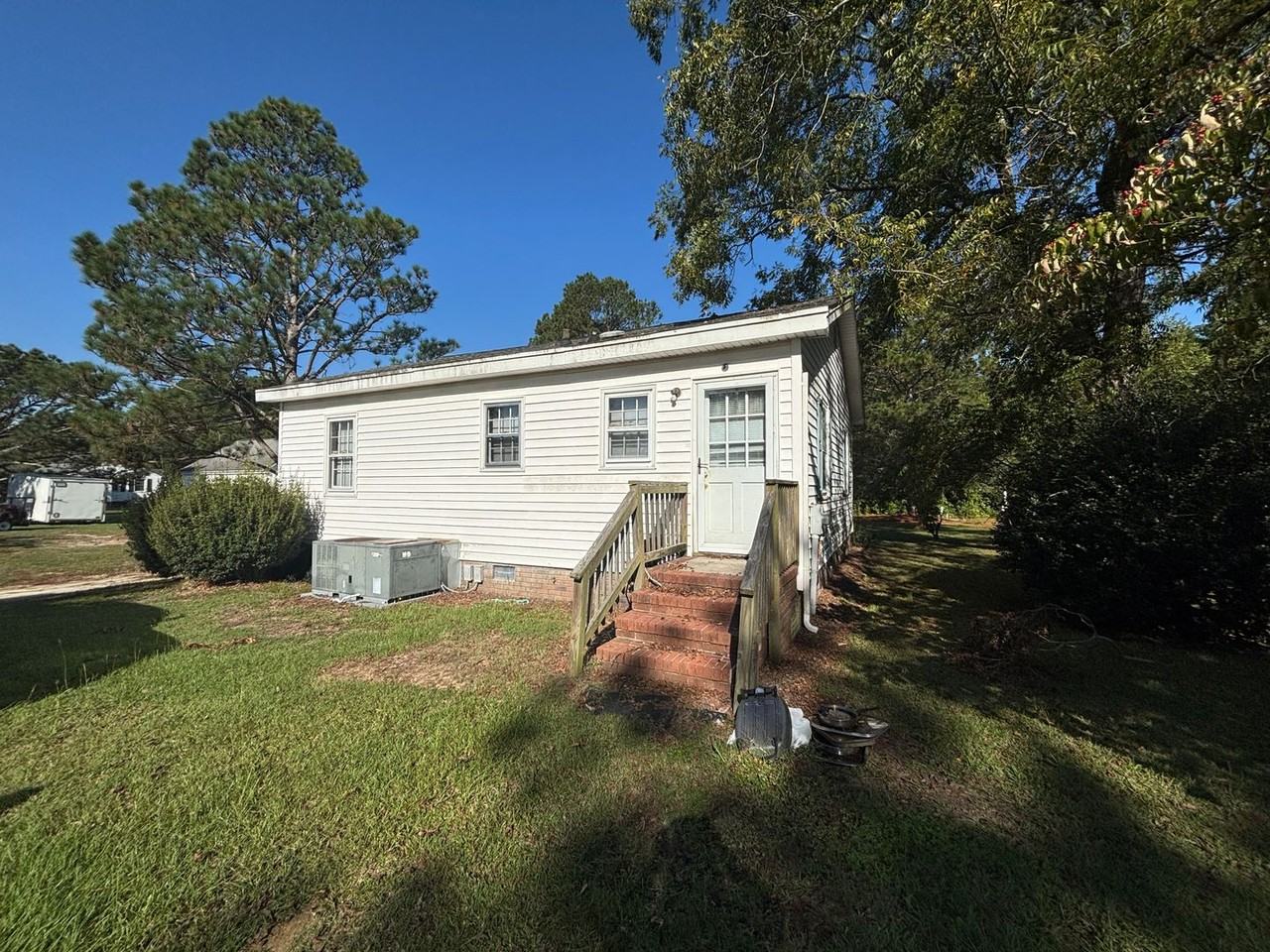 1621 Elijah Loftin Rd - Photo 2 of 11