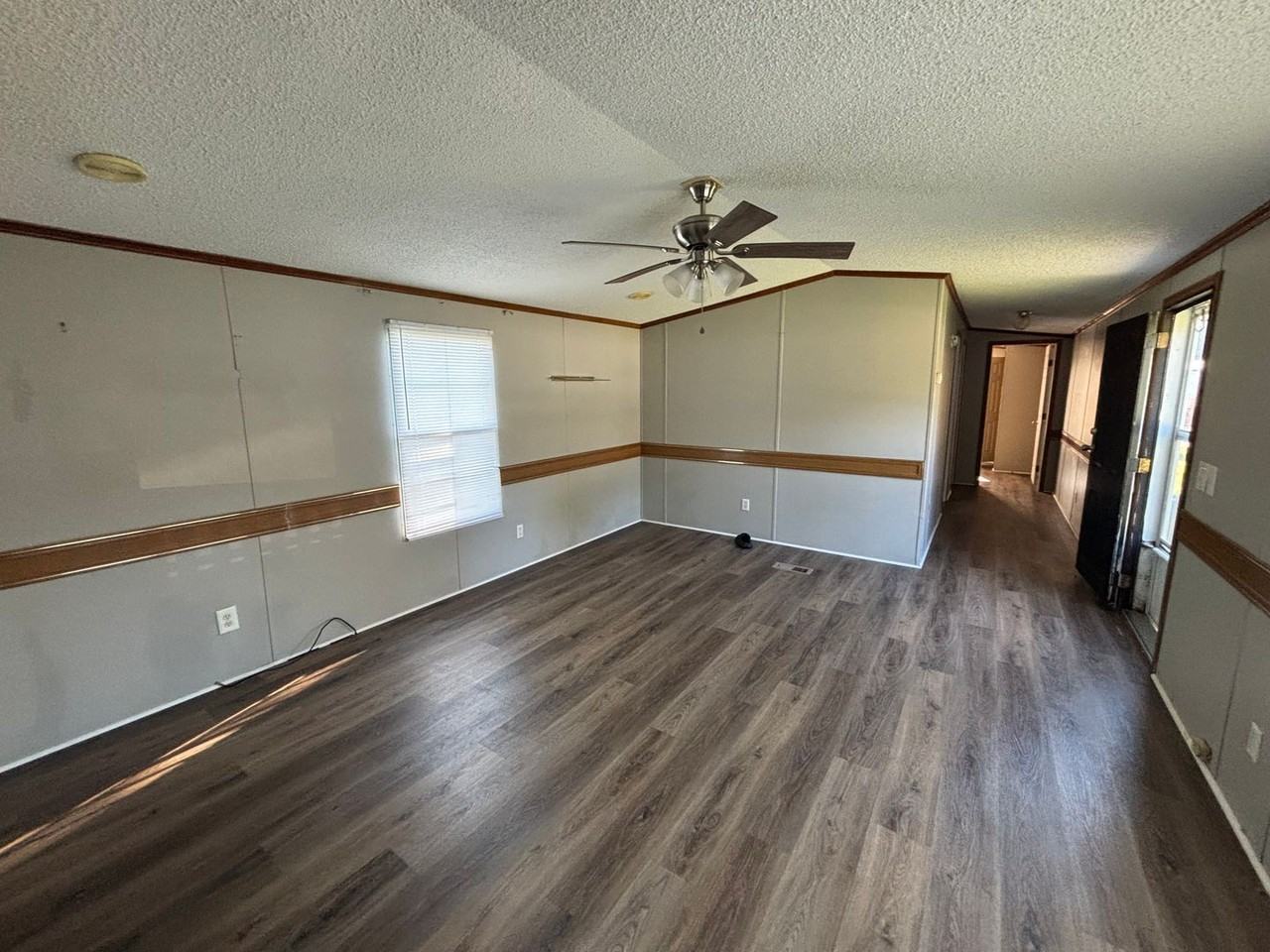 1435 Village Creek Dr - Photo 3 of 11