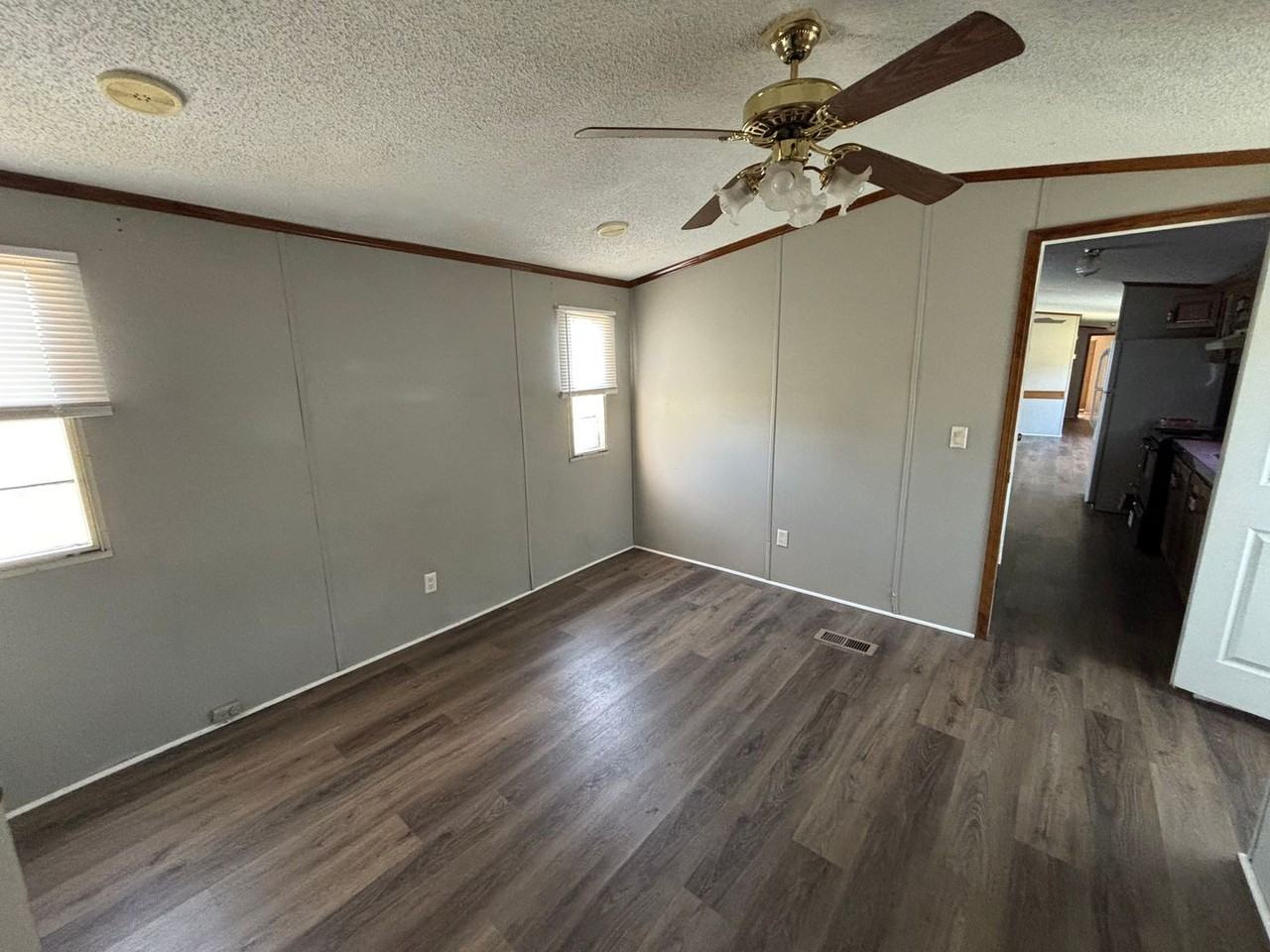 1435 Village Creek Dr - Photo 6 of 11
