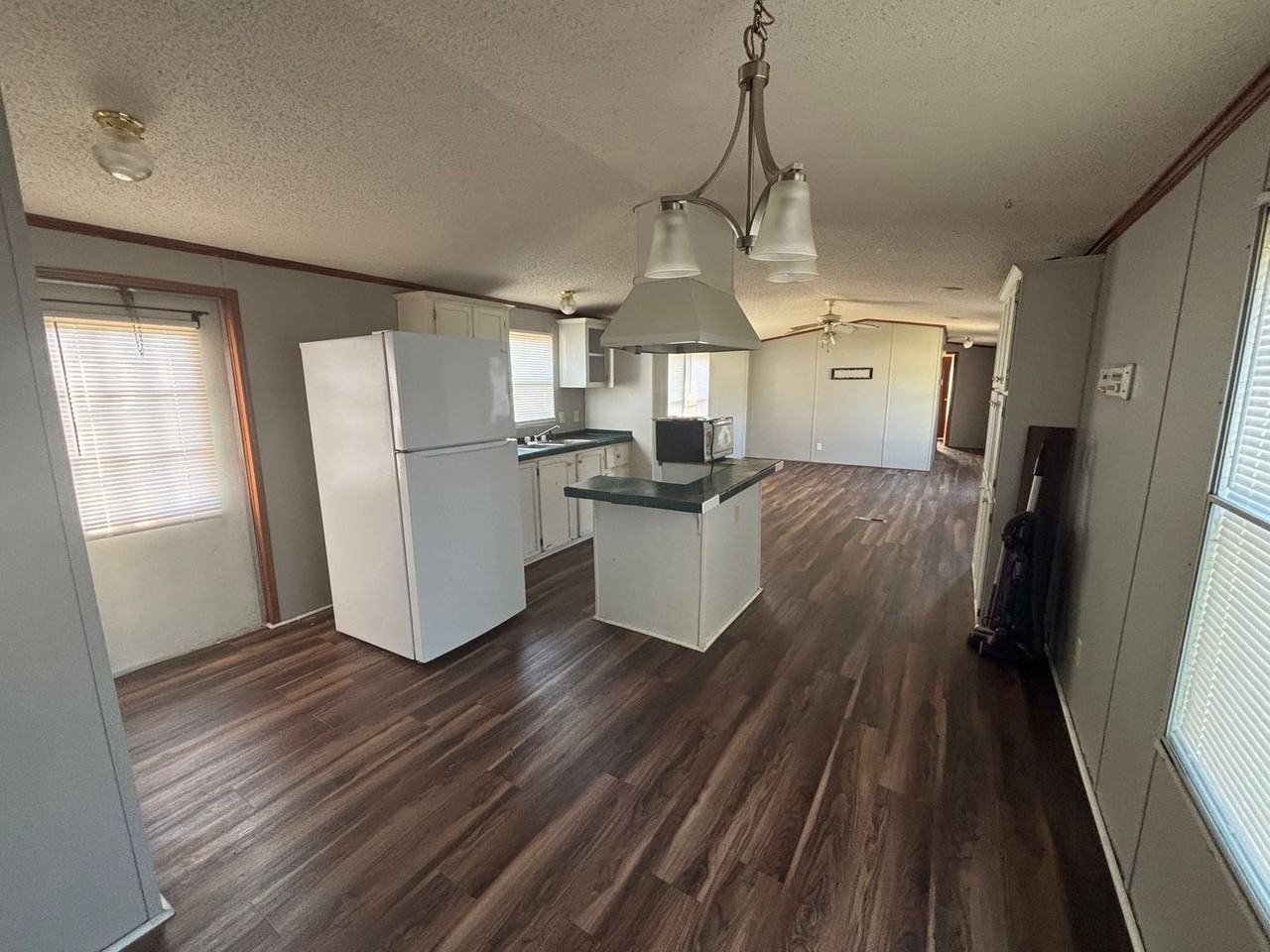 1517 Avalon Dr - Photo 3 of 12