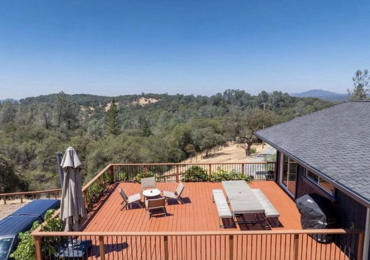 12233 Hilltop Dr - Photo 3 of 13
