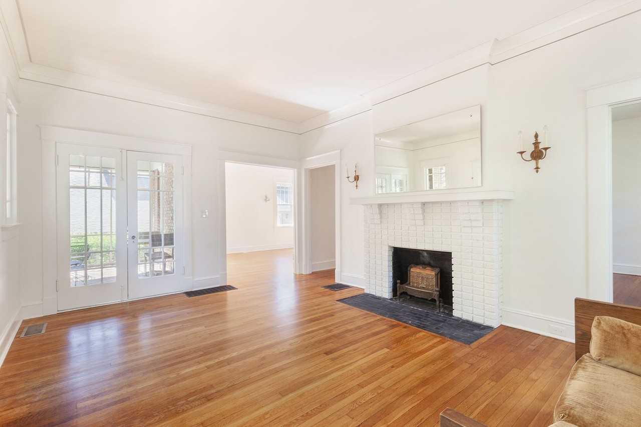 535 Elmwood Dr Ne ##Ne - Photo 7 of 43