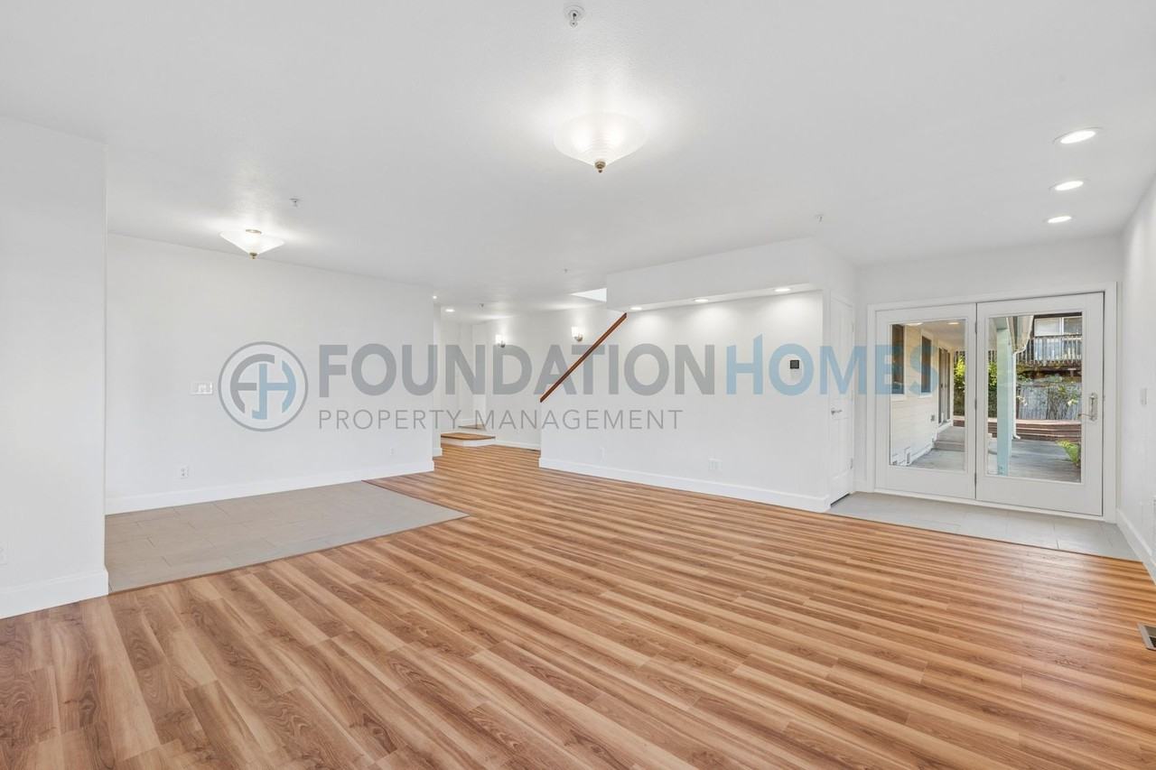 51 Plaza Dr - Photo 4 of 26