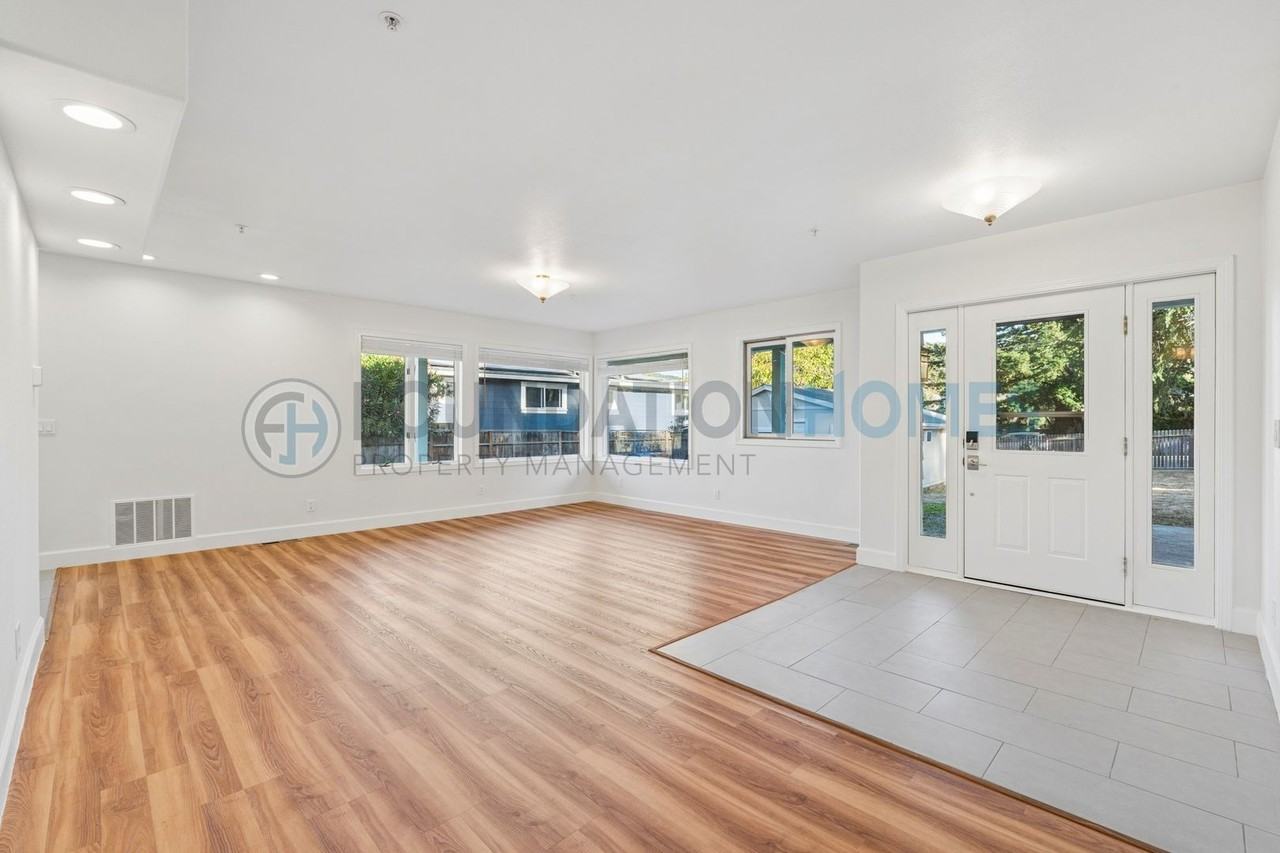 51 Plaza Dr - Photo 5 of 26