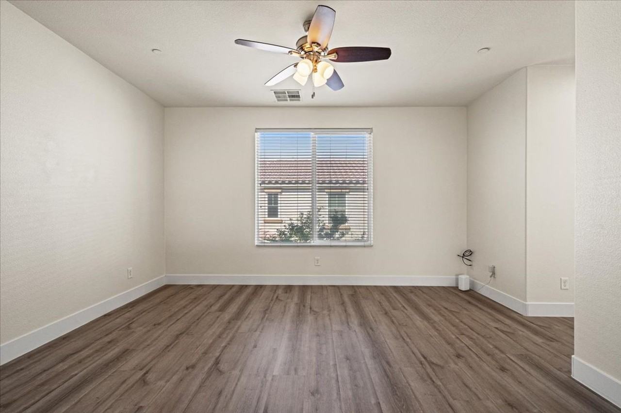 4563 Townwall St - Photo 5 of 22