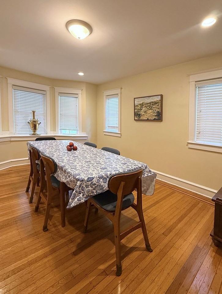 345 Trevor Ln - Photo 2 of 31