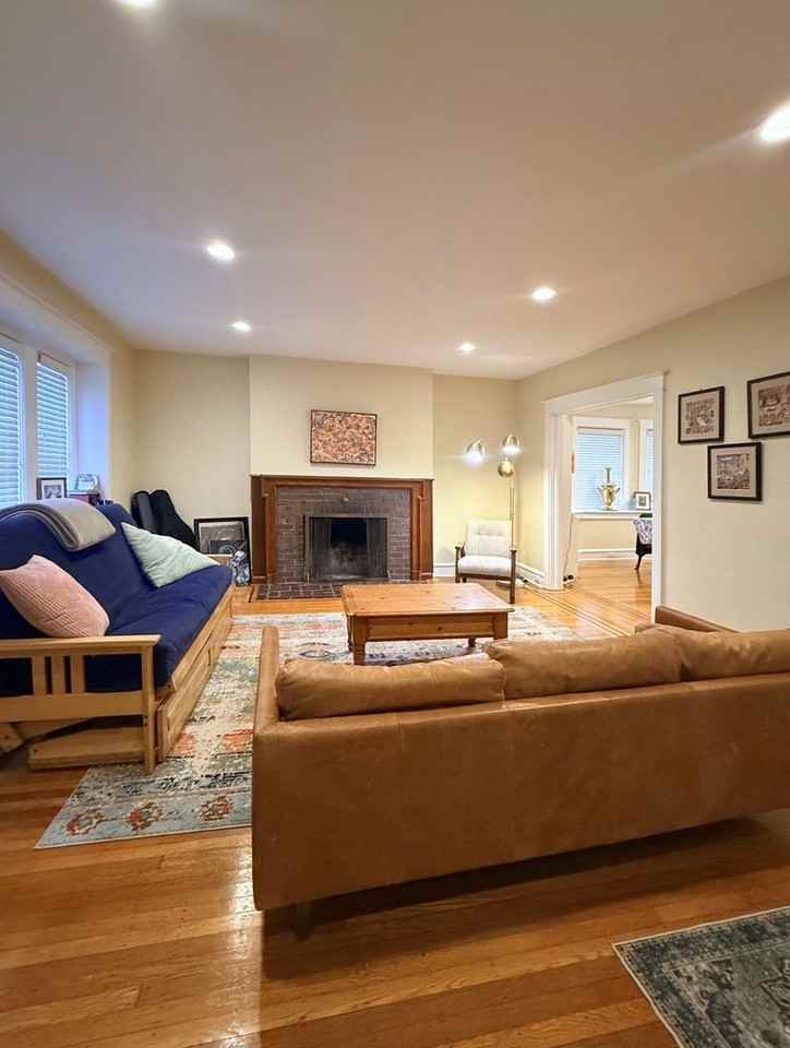 345 Trevor Ln - Photo 3 of 31