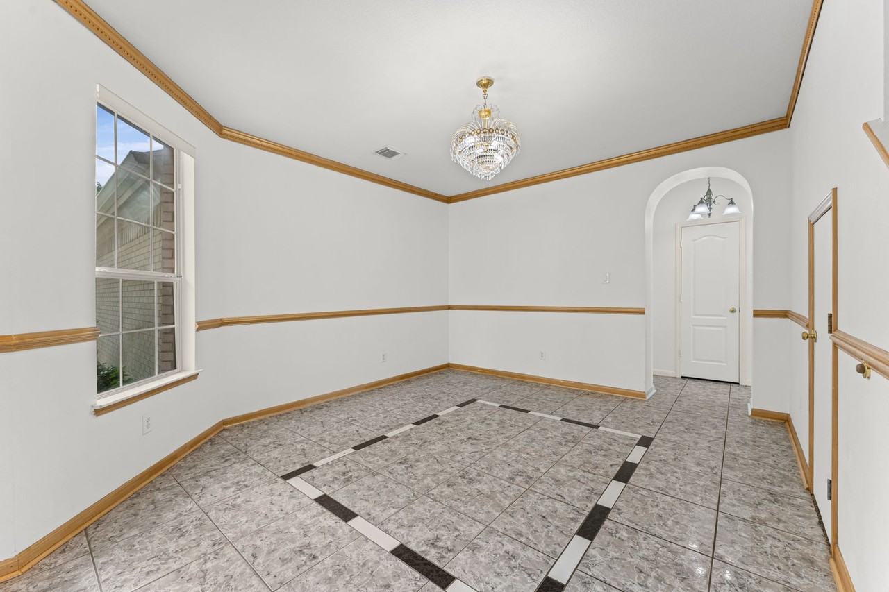 21414 Pointed Oak Ln - Photo 3 of 17