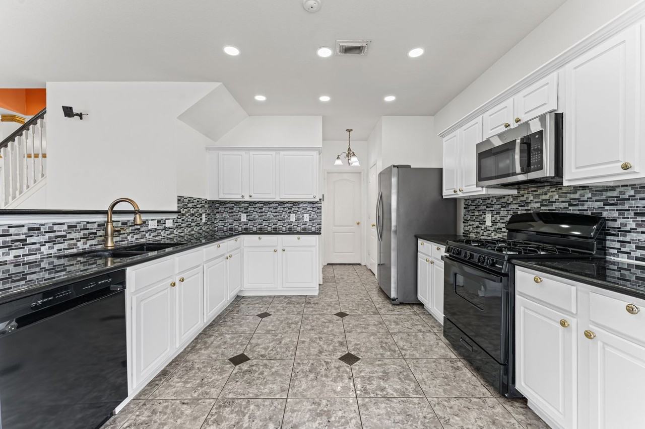 21414 Pointed Oak Ln - Photo 5 of 17