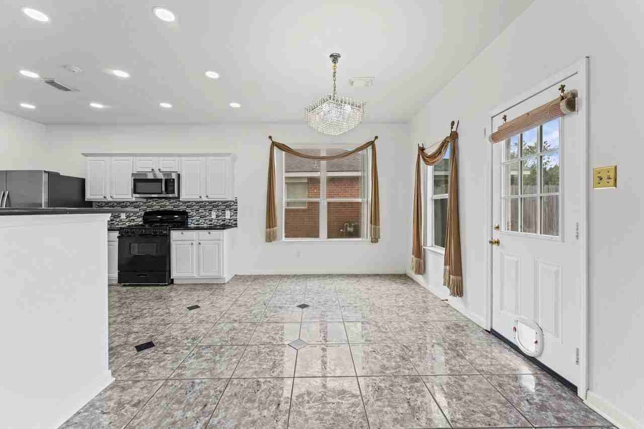 21414 Pointed Oak Ln - Photo 6 of 17